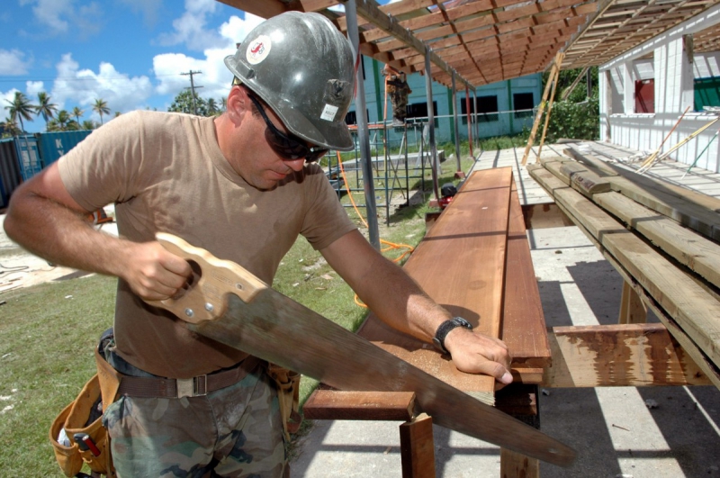 menuisier-LA ROCHETTE-min_worker_construction_building_carpenter_male_job_build_helmet-893290